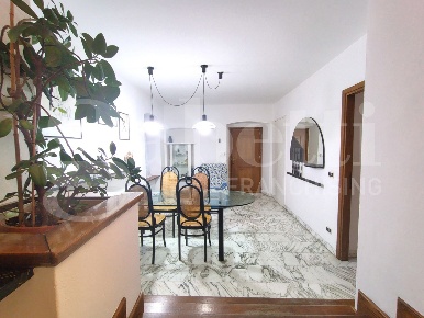 Foto Appartamento a Luni Avenza di 92 m² con 4 locali in vendita