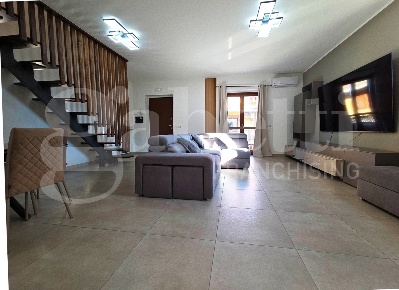 Foto Duplex in Via Guanni snc, Marano Marchesato di 135 m² con 6 locali