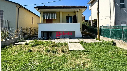 Foto Casa indipendente a Cattolica di 100 m² con 3 locali in vendita