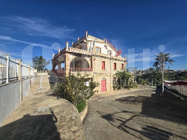 Foto Villa unifamiliare in Via Michele Fiore 12, Vasto di 437 m² in vendita