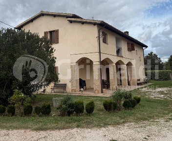Foto Casa indipendente in Via Tre Ponti 13, Campello sul Clitunno di 240 m²