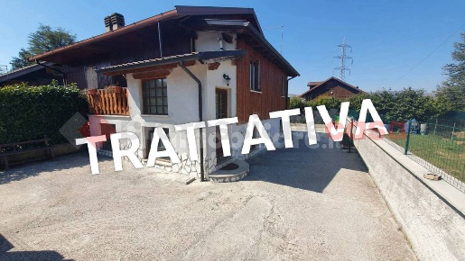 Foto Villa bifamiliare in Via Abruzzo 7, Oricola di 90 m² con 4 locali