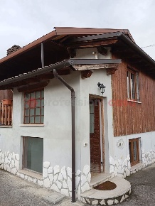 Foto Villa bifamiliare in Via Abruzzo 7, Oricola di 90 m² con 4 locali