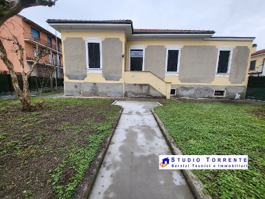Foto Villa unifamiliare in VIA DEI GIOVI, Cormano di 200 m² con 6 locali