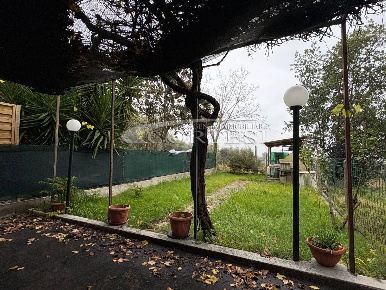 Foto Casa indipendente a Mondolfo di 100 m² con 8 locali in vendita