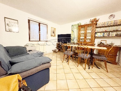 Foto Villa bifamiliare a Mondavio di 180 m² con 10 locali in vendita