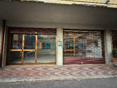 Foto Attività commerciale a Firenze Le Cure di 50 m² con 3 locali