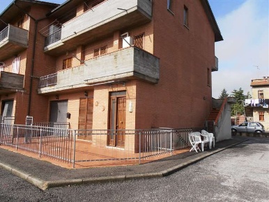 Foto Appartamento a Torrita di Siena Centro di 140 m² con 7 locali