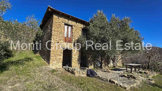 Foto Rustico a Roccaverano di 183 m² con 9 locali in vendita