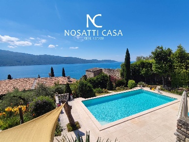 Foto Villa unifamiliare a Gargnano di 175 m² con 5 locali in vendita