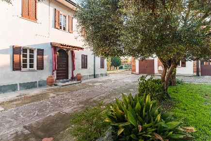 Foto Villa unifamiliare a Borgo Virgilio Cerese di 678 m² con 4 locali