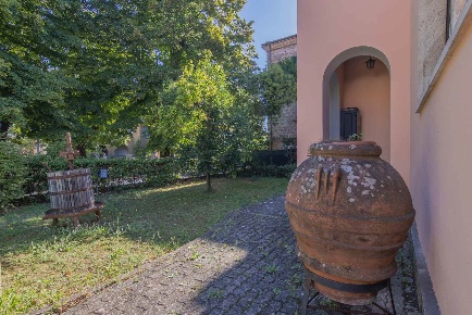 Foto Villa bifamiliare in via cassia cura  168, Vetralla Centro di 270 m²