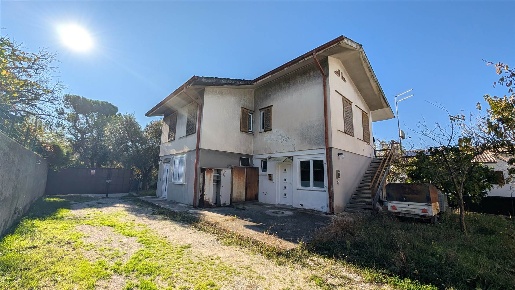 Foto Casa indipendente a Muggia di 136 m² con 7 locali in vendita