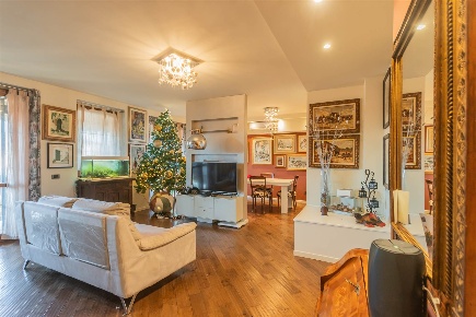 Foto Appartamento in Via Martiri delle Foibe 22, Cornate d'Adda di 182 m²