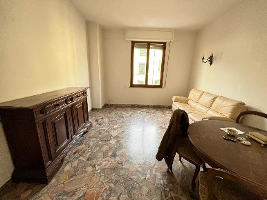 Foto Appartamento in Via Romagnosi, Firenze di 131 m² con 6 locali