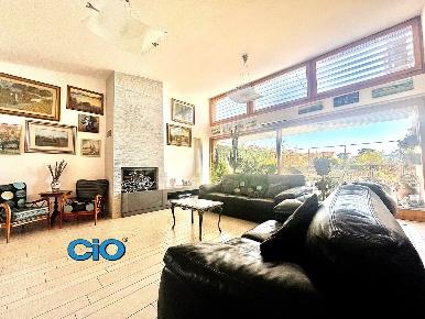 Foto Attico a Bologna Borgo Panigale di 160 m² con 7 locali in vendita