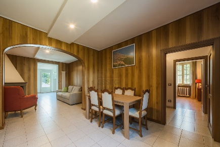 Foto Villa unifamiliare in Via delle Scuole 38, Lucca di 225 m² in vendita