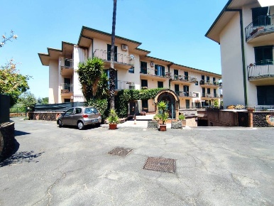 Foto Appartamento a Tremestieri Etneo Centro di 75 m² con 2 locali