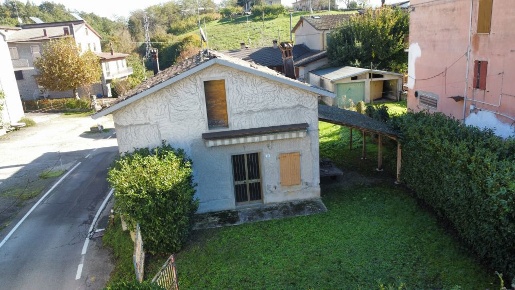 Foto Villa bifamiliare a Guiglia Centro di 270 m² con 10 locali in vendita