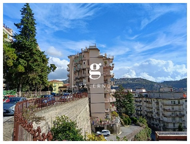 Foto Appartamento in Salvatore Calenda, Salerno Carmine Alto di 104 m²
