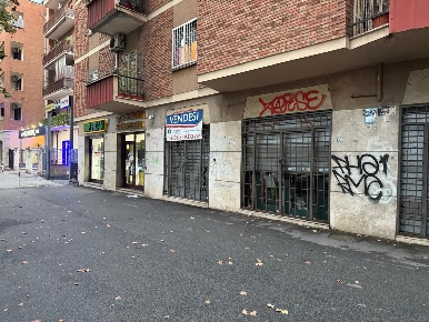 Foto Negozio in Via Lungotevere degli inventori 116, Roma Marconi di 40 m²
