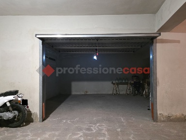 Foto Box in Via Tre Monti 31, Milazzo Centro di 31 m² con 1 locali
