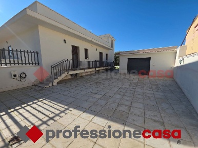 Foto Villa unifamiliare in Viale Europa 58, Taranto Talsano - San Donato