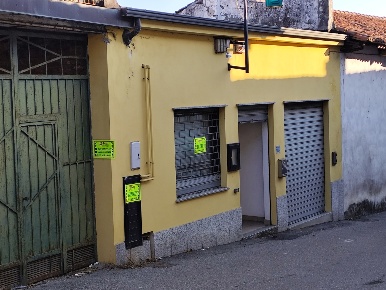 Foto Negozio in Via Roma 7, Moncrivello di 140 m² con 4 locali in vendita