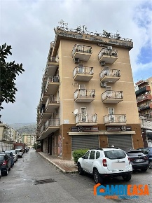 Foto Locale commerciale a Palermo Centro di 156 m² con 1 locali in vendita