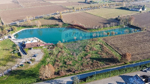 Foto Locale commerciale in Strada Soncinese, Romano di Lombardia di 366 m²