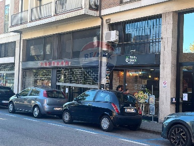 Foto Negozio in Via De Gasperi, Treviso Stazione di 180 m² in vendita