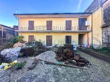Foto Casa indipendente in zona centrale, San Prisco di 200 m² con 4 locali