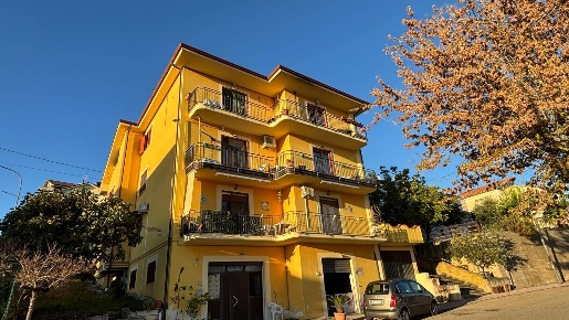 Foto Box in Via Enzo Marmorale, Paduli di 85 m² con 1 locali in vendita