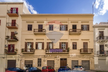 Foto Appartamento in Via Mariano Stabile, Palermo Roma - Cavour di 330 m²