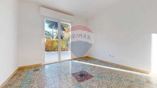 Foto Negozio in Via Aurelia sud, Viareggio Bicchio - Varignano di 49 m²