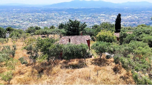 Foto Rustico a Uzzano di 200 m² con 7 locali in vendita