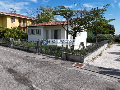 Foto Villa unifamiliare in via del Santuario, Lonato del Garda Lonato