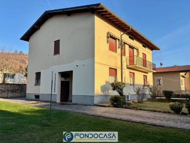 Foto Villa bifamiliare a Coccaglio di 168 m² con 5 locali in vendita