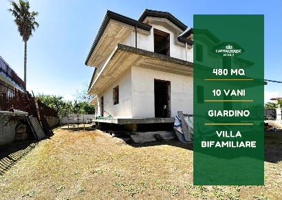 Foto Villa unifamiliare a Casamarciano Centro di 480 m² con 10 locali