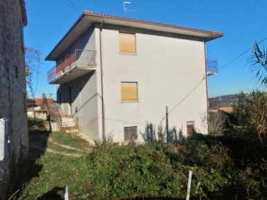 Foto Appartamento in Contrada Moricozzi, Apiro di 350 m² con 8 locali
