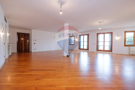 Foto Appartamento a Bergamo Centro di 226 m² con 3 locali in vendita