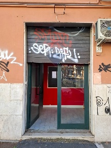 Foto Locale commerciale in Via Cesare Baronio, Roma Appio Latino di 30 m²