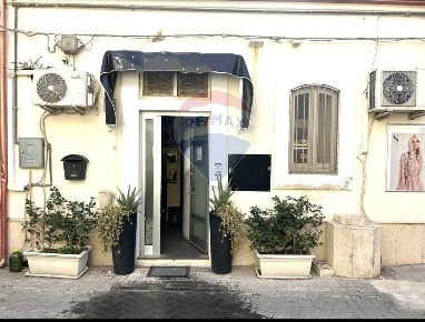 Foto Locale commerciale in CORSO REGINA ELENA, Modica Modica Alta di 87 m²