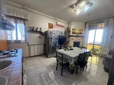Foto Appartamento in Via Concerie, Melilli Centro di 168 m² con 6 locali
