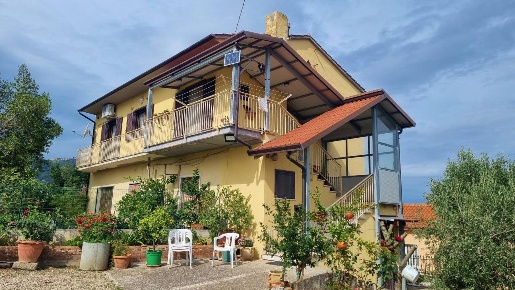 Foto Appartamento in Via amendola, Frigento di 105 m² con 4 locali