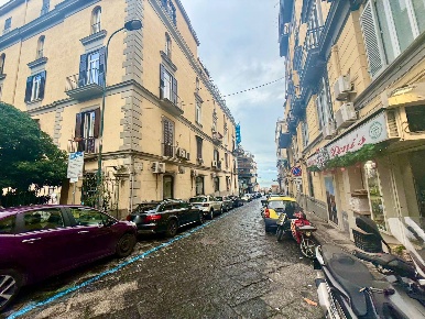 Foto Appartamento in via della croce rossa, Napoli Chiaia di 55 m²