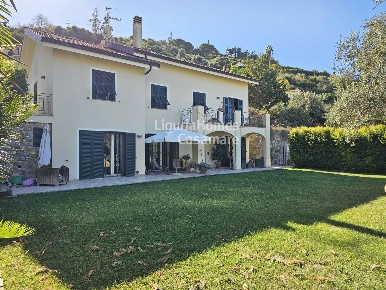 Foto Villa singola in Strada dei Garofani, Ospedaletti Foce - Semeria