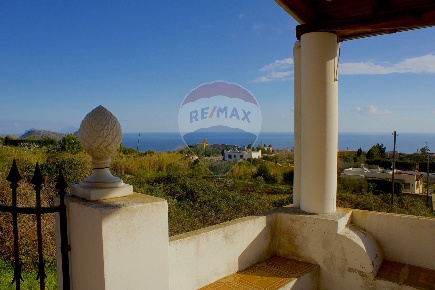 Foto Villa singola in Contrada San Salvatore, Lipari di 105 m² con 4 locali