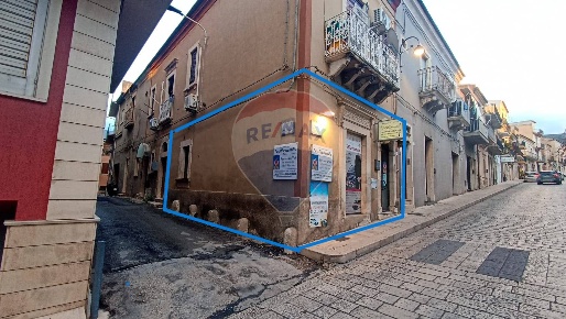 Foto Negozio in via generale amato, Comiso Centro di 65 m² con 2 locali