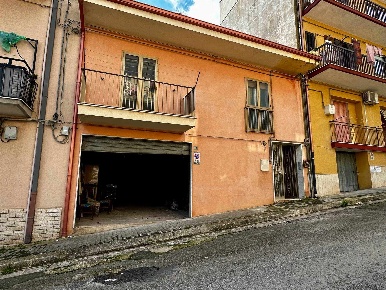 Foto Casa indipendente in Via Alessandro Volta 15, Ragusa di 124 m²